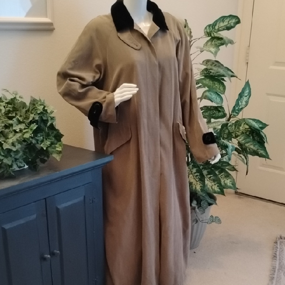 STUNNING Anne Klein Ankle-Length Taupe "Duster" with Black Velvet Trim